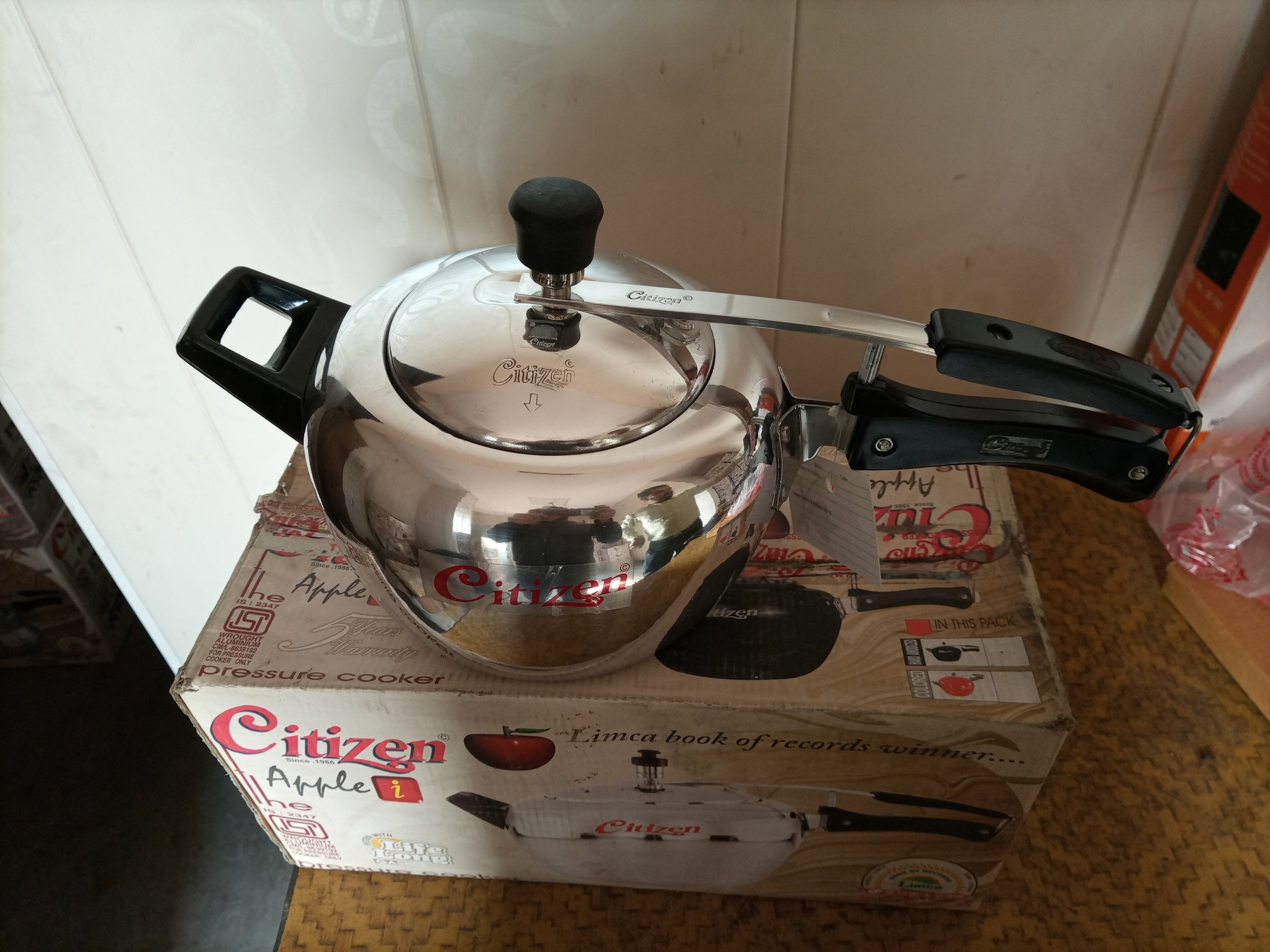 Citizen Apple Mirror Finish Pressure cooker Citizen Utensils Market